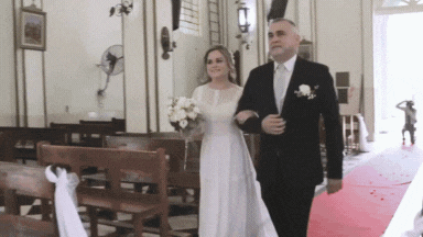 Marcelo Cáceres, violinista profesional, interpretando melodías emotivas para una Boda, creando un ambiente mágico e inolvidable para su día soñado.